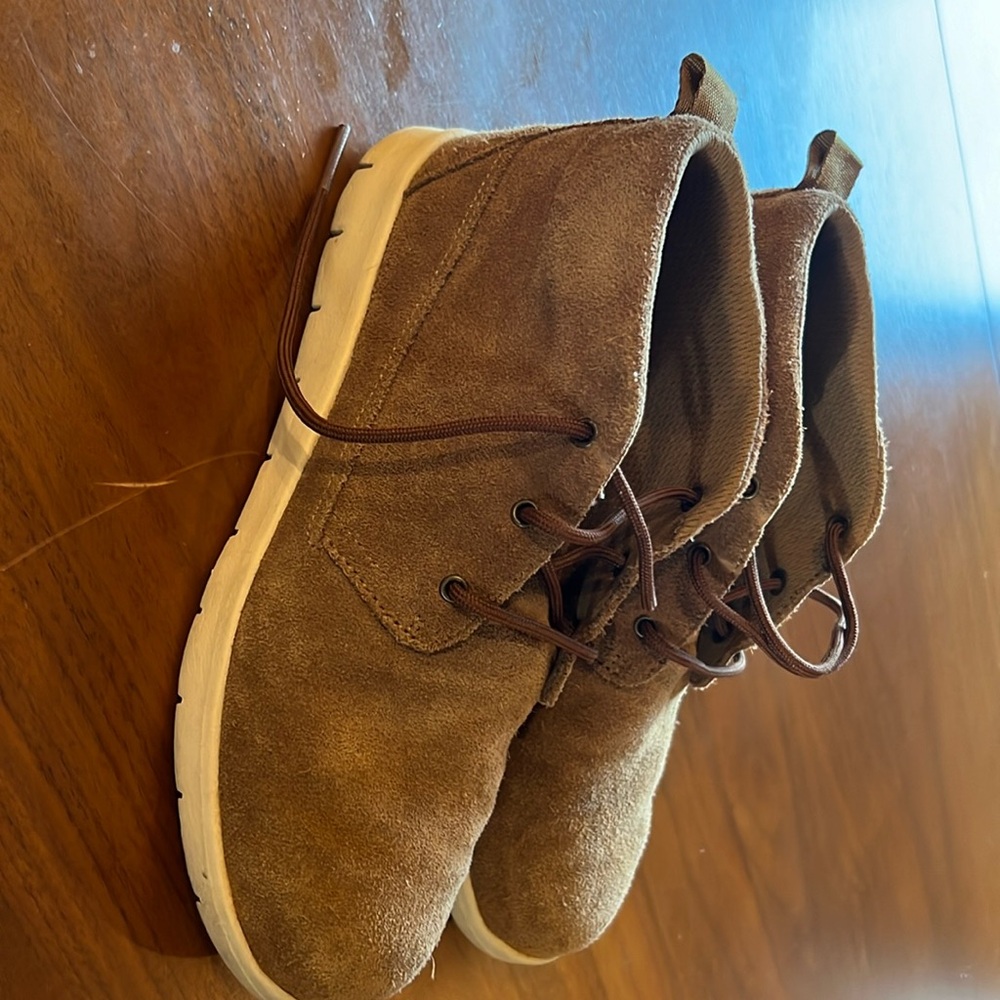 Boys Ugg Chukka Boots - Size 3 Youth